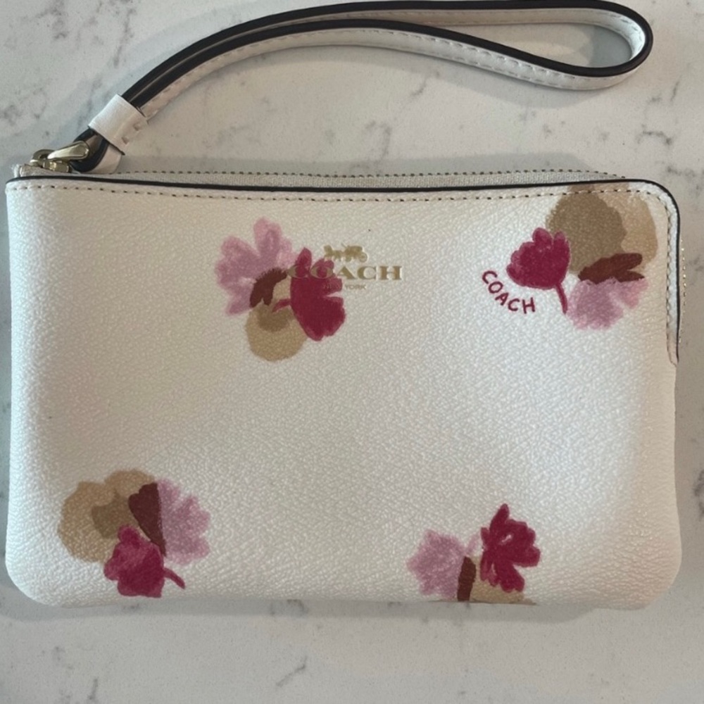COACH FLORAL TAN WRISTLET-INSIDE HAS 2 CARD SLOTS. GORGEOUS.HOLDS PHONE, ID ETC. - Picture 4 of 4